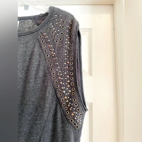 We The Free Dark Gray Muscle Tee w/ Grommets - Picture 5 of 6